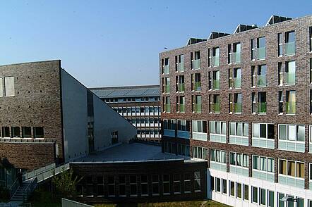 Foto: Blick auf die Rückseite des Audimax der Technischen Universität Hamburg