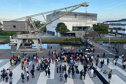 Foto: Erstsemester werden im Rahmen der Freshers Week begrüßt