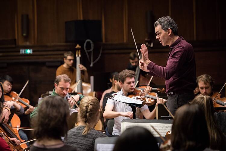 Orchester (Foto: Andreas Reeg/Hochschule für Musik und Darstellende Kunst Frankfurt am Main) Foto: Studierende in der Orchesterprobe der Hochschule für Musik und Darstellende Kunst Frankfurt am Main