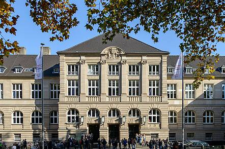 Foto: Gebäude der Technischen Hochschule Köln in der Claudiusstrasse