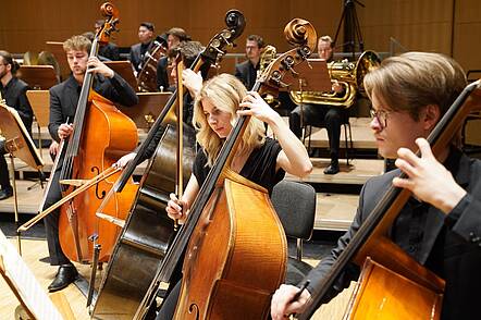 Foto: Studierende der Hochschule für Musik Freiburg bei einer Orchesterprobe