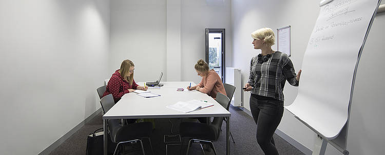 Studierende im Seminar (Foto: HSD - Hochschule Düsseldorf)