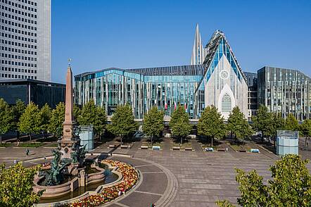 Foto: Blick auf das Paulinum und den Campus Augustusplatz der Universität Leipzig.