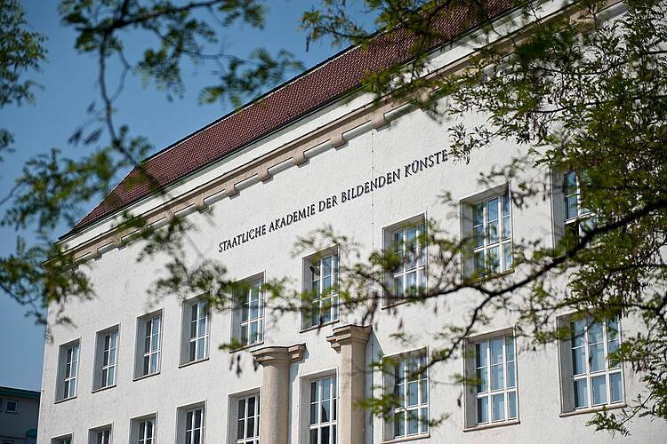 Foto: Blick auf das Gebäude der Staatlichen Akademie der Bildenden Künste Stuttgart