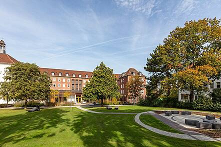 Foto: Gebäude der Katholischen Hochschule NRW in Paderborn.