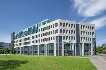 Foto: Außenansicht des Hochschulgebäudes der Wilhelm Büchner Hochschule.