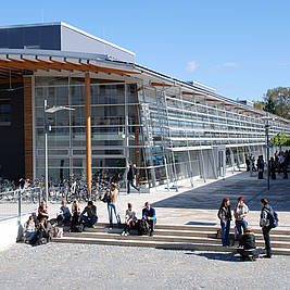 Gebäude der Fachhochschule Rosenheim (Foto: Florian Hammerich/Fachhochschule Rosenheim)