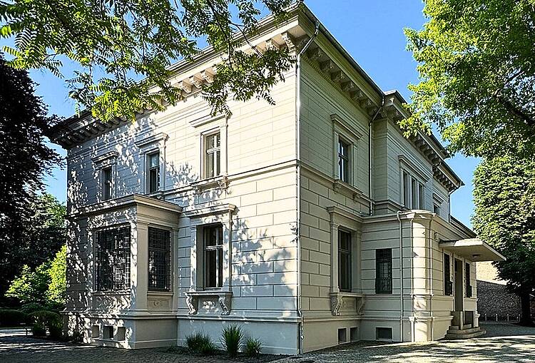 Foto: Blick auf das Altbaugebäude der Health and Medical University Erfurt