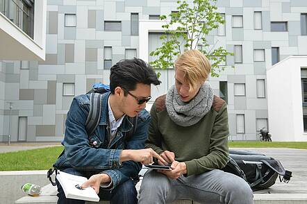 Foto: Studierende auf dem Campus der Universität Göttingen 