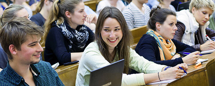 Studierende im Hörsaal (Foto: Universität Münster/Judith Kraft)