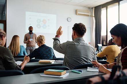 Foto: Seminarraum an der SRH Hochschule Heidelberg.