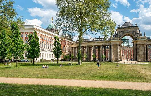 Foto: Blick auf den Campus „Am Neuen Palais“ der Universität Potsdam, der Teil des UNESCO Weltkulturerbes „Park Sanssouci“ ist