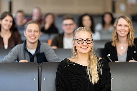 Foto: Studierende im Hörsaal der Fachhochschule Dortmund