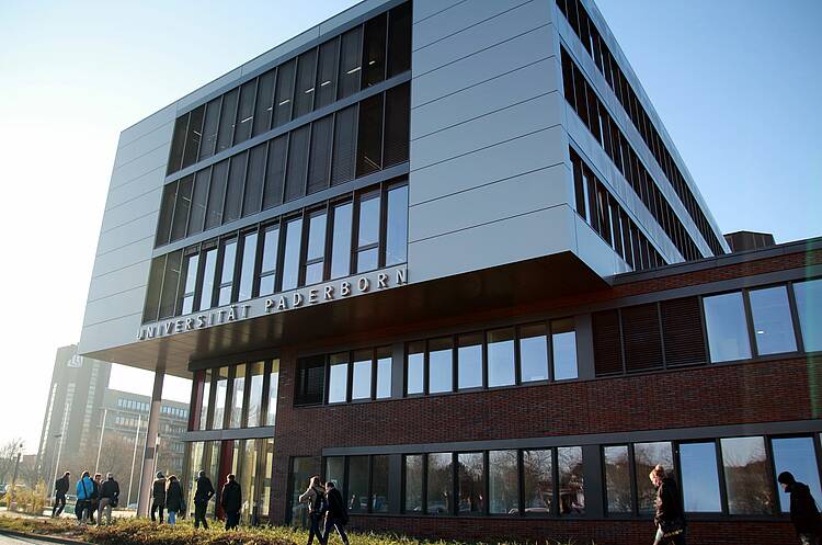 Foto: Blick auf ein Gebäude der Universität Paderborn 
