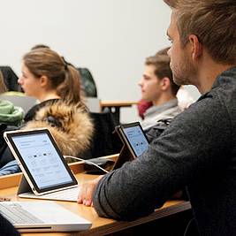 Studierende der Hochschule der Bayerischen Wirtschaft für angewandte Wissenschaften (Foto: HDBW München)