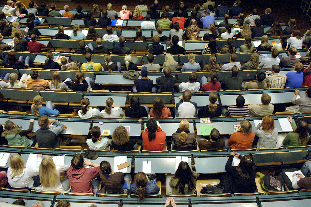 Studierende im Hörsaal der Universität Duisburg-Essen (Foto: Universität Duisburg-Essen)