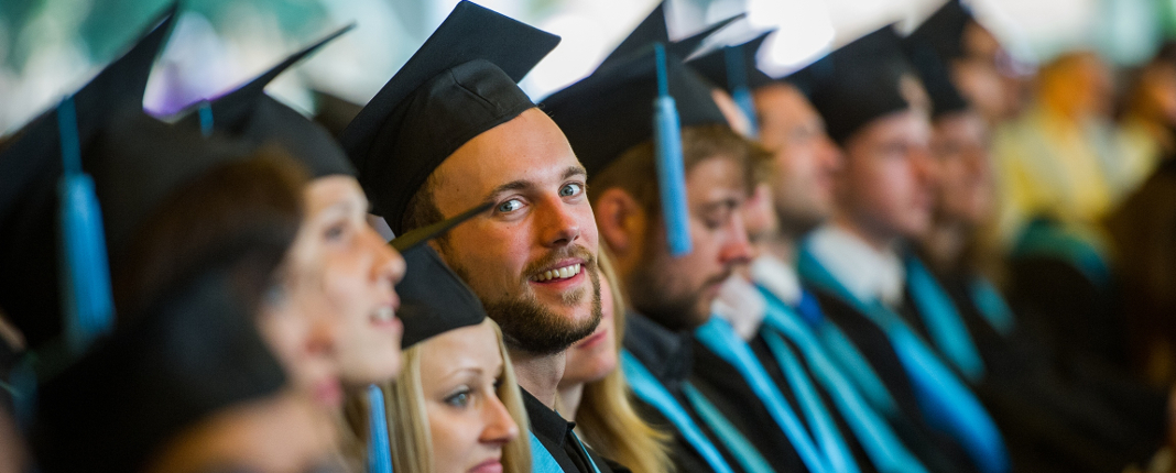 [Translate to English:] Absolventen der Rheinischen Friedrich-Wilhelms-Universität Bonn (Foto: Volker Lannert/Universität Bonn)