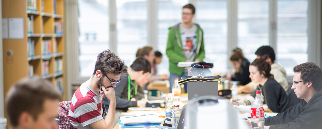 [Translate to English:] Studierende des KIT (Foto: Andrea Fabry/Karlsruher Institut für Technologie)